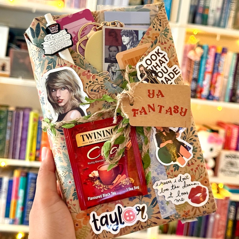 Taylor Swift Blind Date with a Book